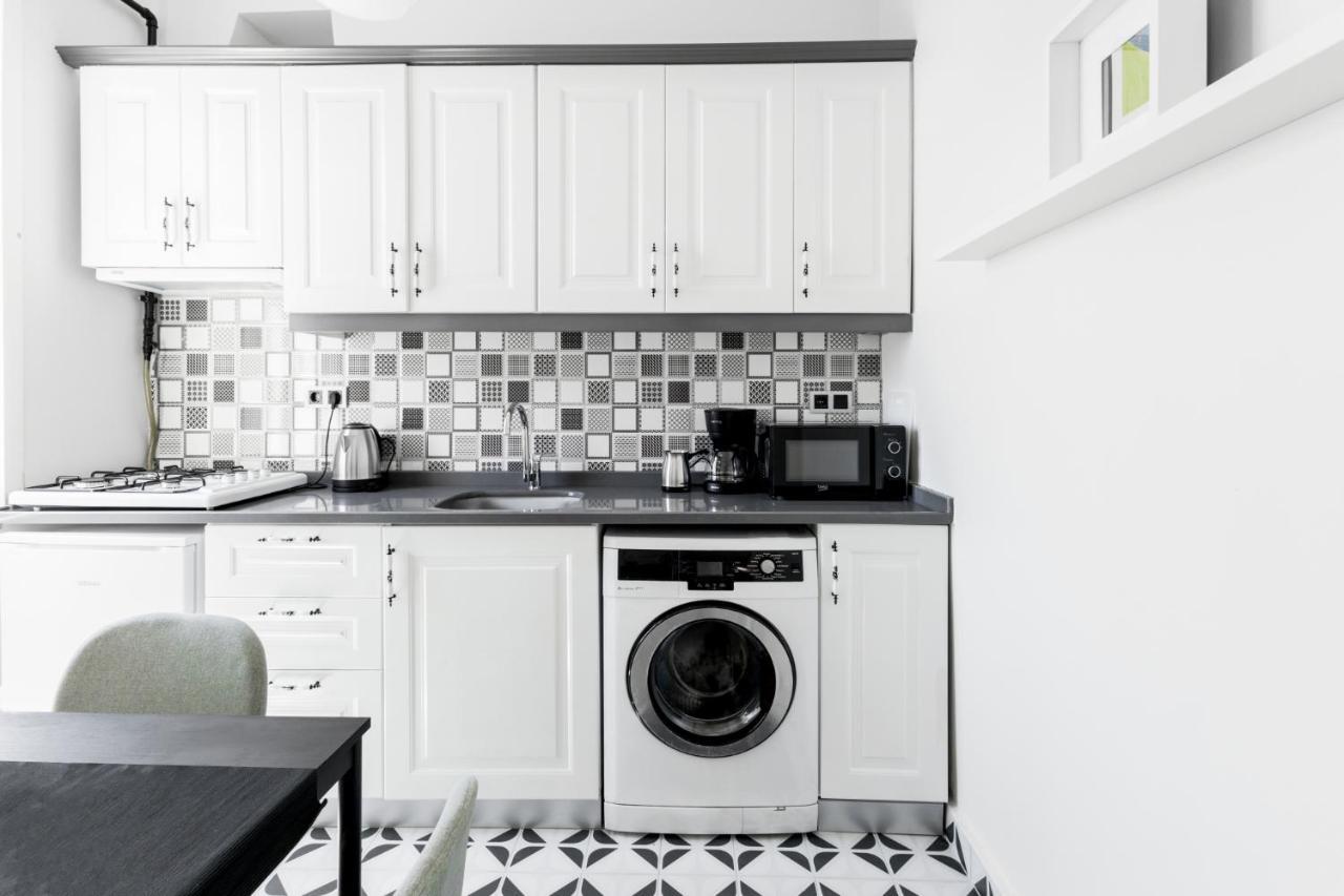 イスタンブールModern Flat 5 Min To Galata Tower In Istiklal Aveアパートメント エクステリア 写真